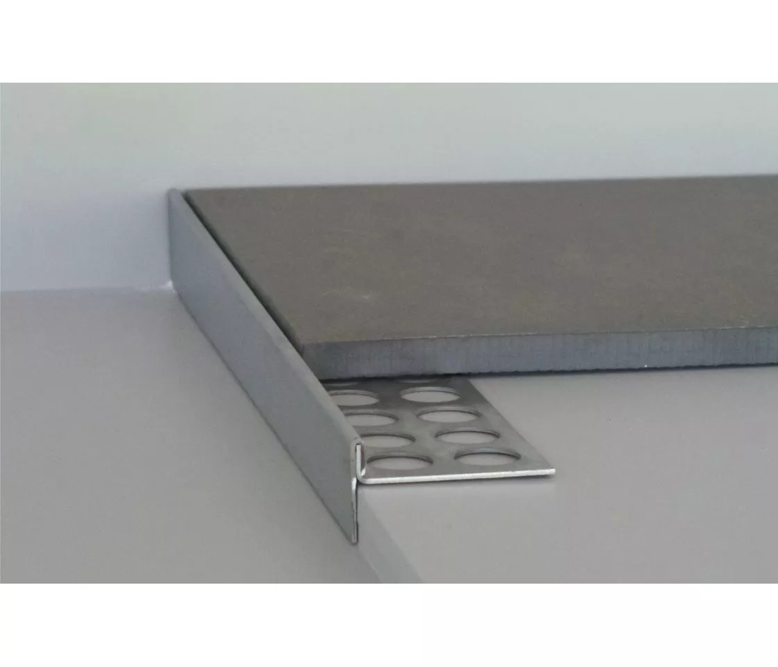 Profile incliné en acier inox